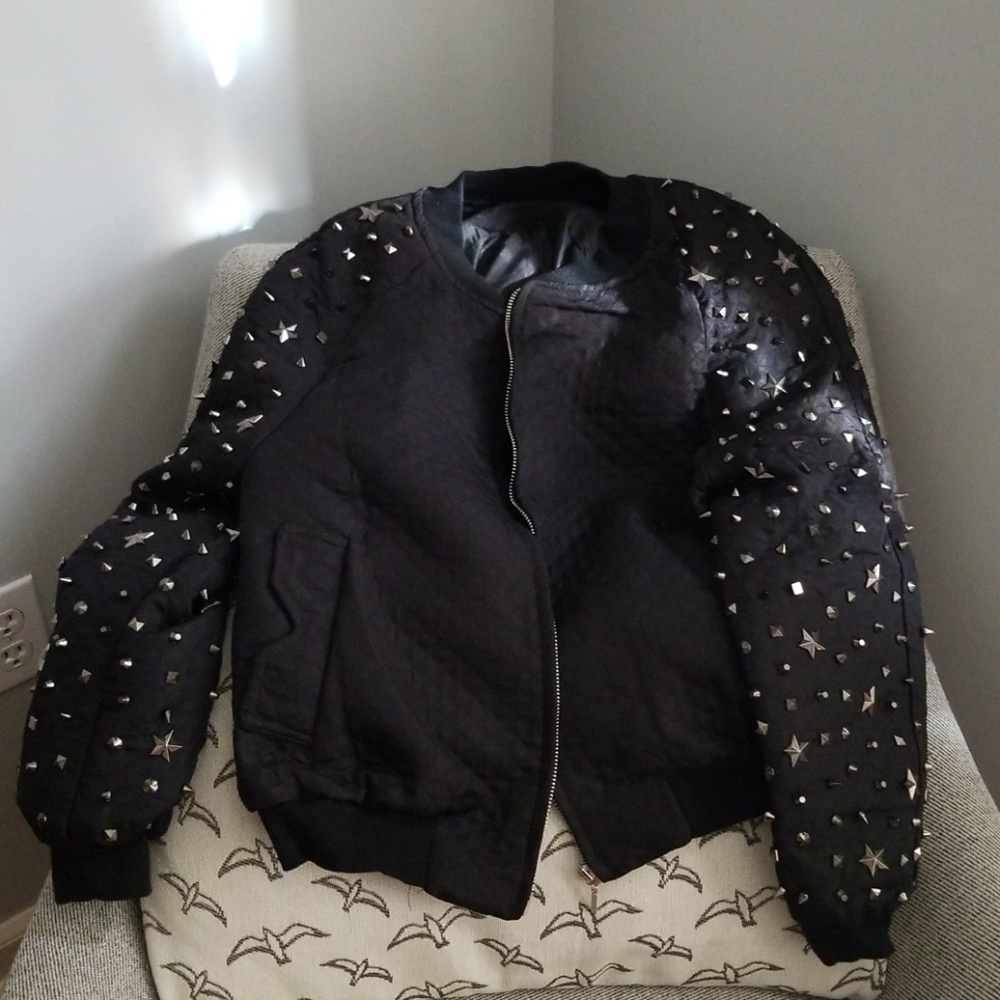 Studded short set! - Picture 2 of 8